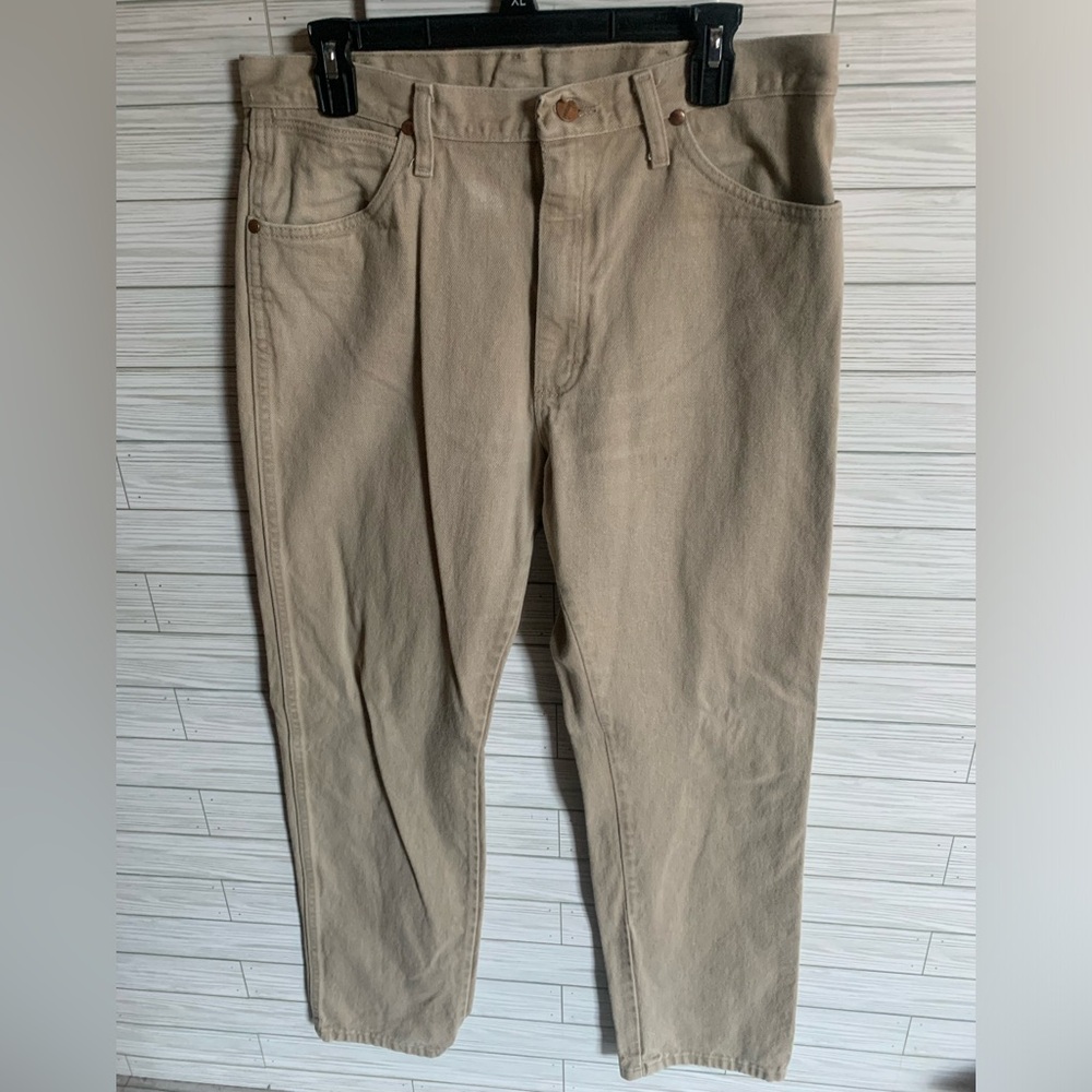 Wrangler boot cut Classic tan Men's Jeans 34x34 like new.